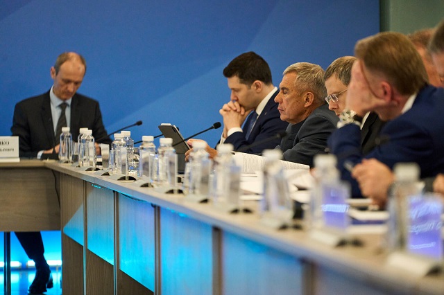 Минниханов принял участие в заседании правкомиссии по развитию бизнеса в Москве