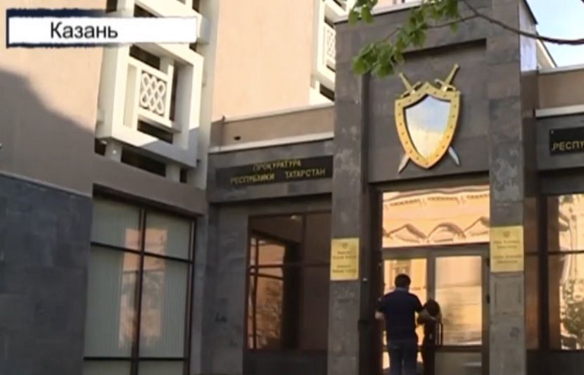 Прокуратура РТ проверяет видео, где подростки ложатся на пути перед трамваем