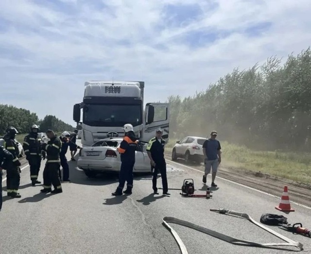 Апас районында җиңел машина йөк автомобиле белән бәрелешкән, һәлак булучылар бар