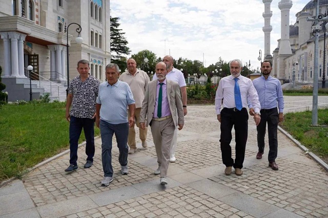 Рустам Минниханов посетил соборную мечеть Симферополя