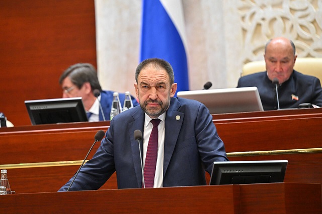 «Недоработали»: Песошин раскритиковал ведомства РТ за плохие переводы на татарский