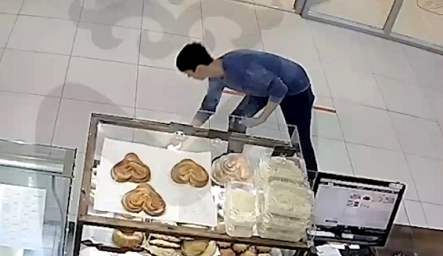 Видео: неизвестный поджег дымовую шашку в челнинской пекарне