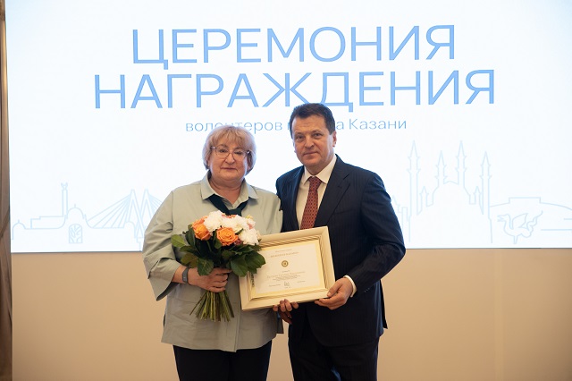 Метшин встретился с волонтёрами, помогающими бойцам и подшефным городам