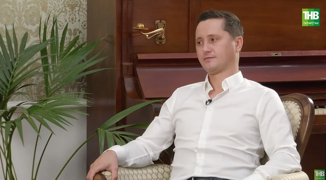 Ришат Фазлыйәхмәтов әти-әнисен, абыен югалтуы турында сөйләде - видео