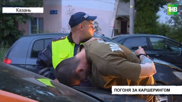 Устроившие погоню за автомобилистом полицейские перевернулись на машине в Казани