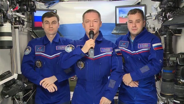 Космонавт из Татарстана поздравил россиян с Днем государственного флага