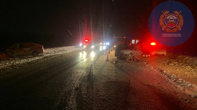 25-летний пассажир иномарки погиб, двое детей госпитализированы в результате ДТП на трассе в РТ