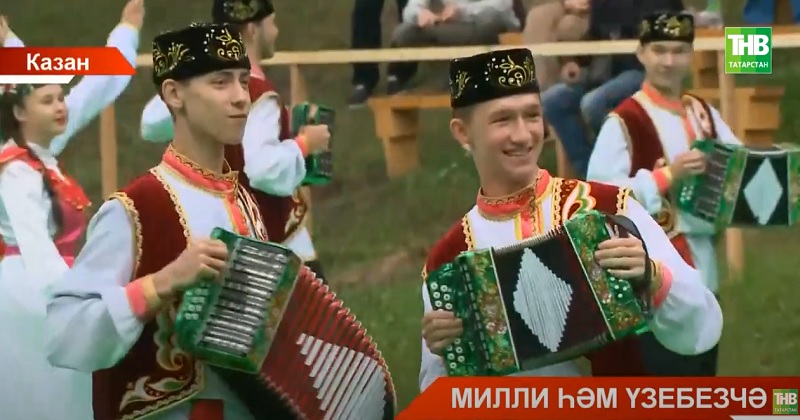 Казаның Аккош күле һәм Дәрвишләр бистәсендәге каенлыкта Сабан туе күренешләре