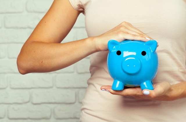 Схему расчета размера пособия по беременности и родам озвучил экономист