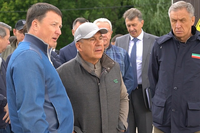 Рустам Минниханов оценил ход строительства нового здания театра имени Камала в Казани
