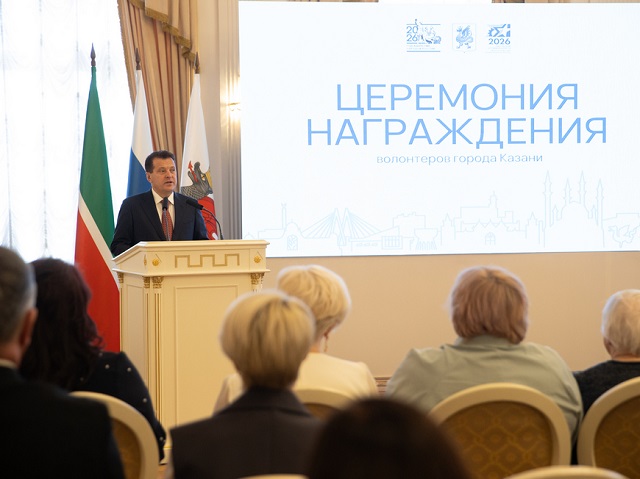 Шесть гектаров сетей, 19 000 свечей и пять тонн чак‑чака: Метшин наградил волонтёров СВО в Казани