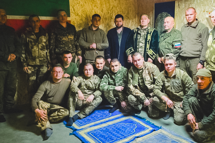 Диния нәзарәте казые Марат хәзрәт Мәрданшин СВОдагы хәрбиләр белән очрашкан