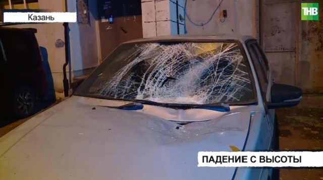 35-летняя женщина чудом осталась жива после падения с седьмого этажа в центре Казани