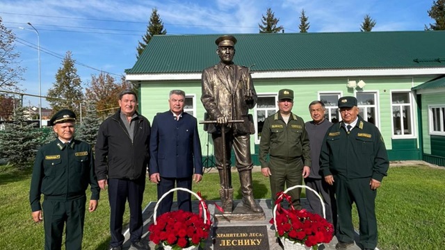 В Арском районе открыли памятнику леснику