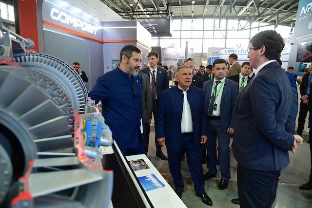 Минниханов оценил стенды 15-й Международной промышленной выставки ИННОПРОМ