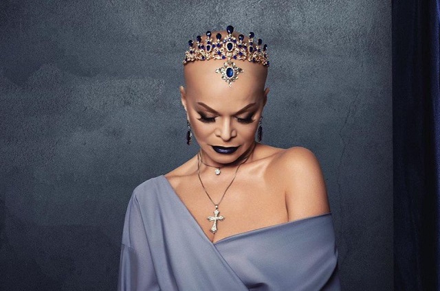 Лариса Долина шокировала фанатов новым образом с наголо обритой головой