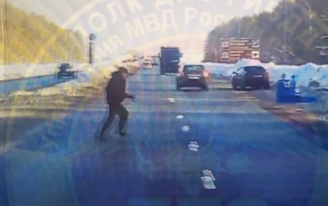 Выскочивший под колеса «Газели» 56-летний мужчина погиб на Мамадышском тракте в Казани