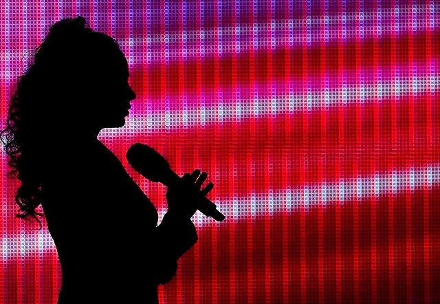 Алина Загитова начинает карьеру певицы?