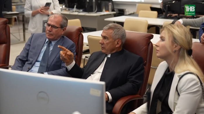 Рөстәм Миңнеханов Мәскәүдә Россия технология университеты эшчәнлеге белән танышты