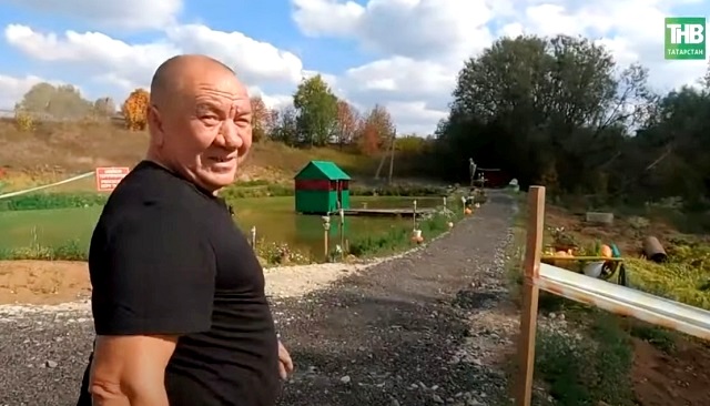 Народный творец из Арского района РТ Рустам Зиятдинов показал, как создает лакшери зону для односельчан