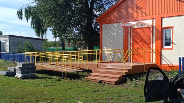 В Апастовском районе в строящийся по нацпроекту ФАП завезли оборудование