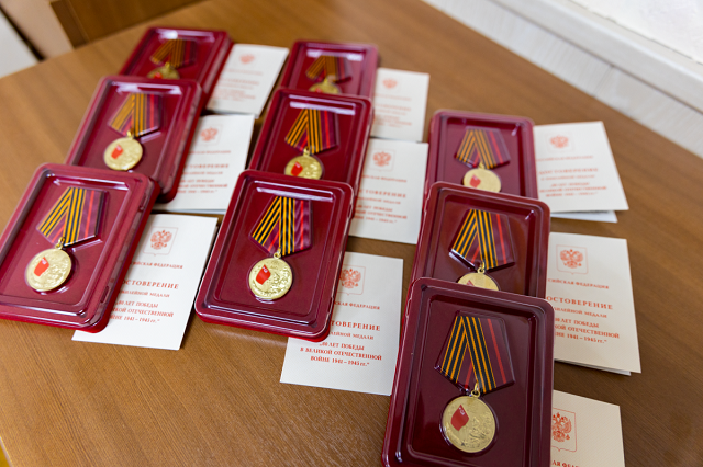 Шести ветеранам вручили юбилейные медали в Лаишевском районе