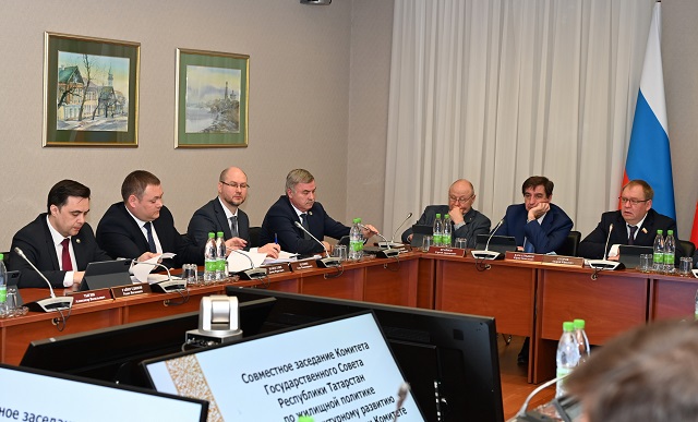Рекорд по жилью и вызовы отрасли: что обсудили на заседании по жилищной политике в Татарстане