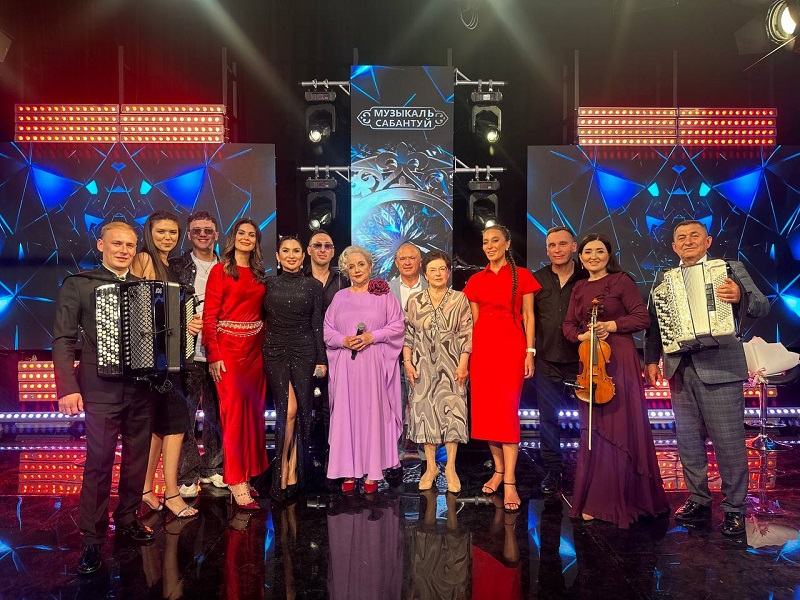 «Музыкаль сабантуй»: Халкыбызның атаклы җырчылары һәм сәхнәнең яшь йолдызлары