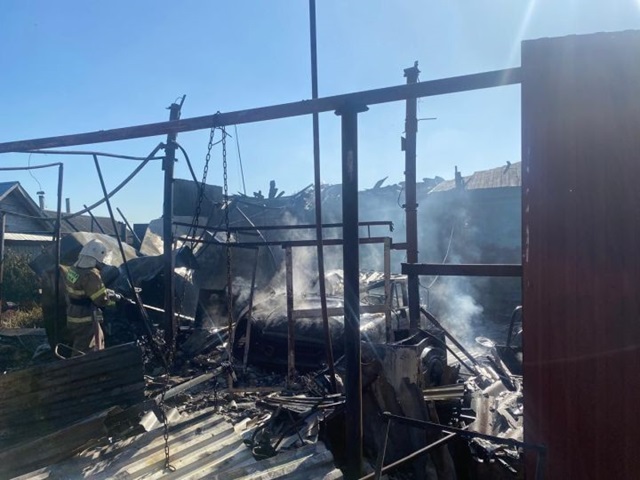 У 66-летнего жителя Тукаевского района сгорело все имущество, пострадал и дом его соседей