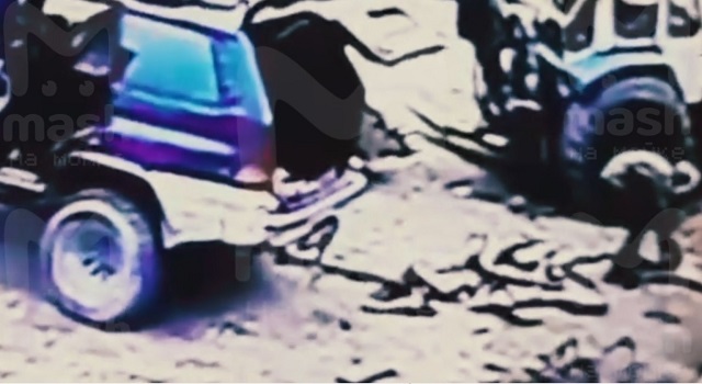 Мужчине оторвало руки взрывом снаряда в гараже - видео