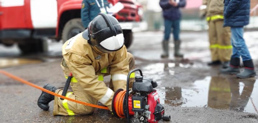 Крупный пожар в Набережных Челнах едва не стоил жизни жильцам многоэтажки