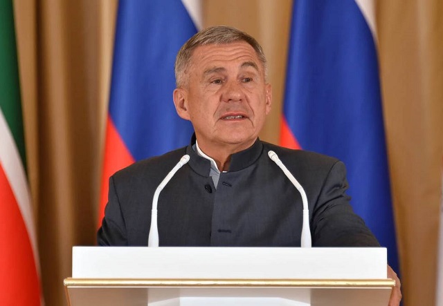 Минниханов поздравил татарстанцев с 104-летием образования ТАССР