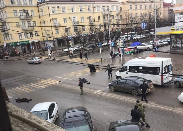 СМИ: двое полицейских убиты на проспекте Путина в Грозном