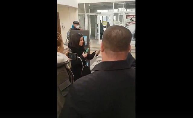 В Челнах контролеры QR-кодов в ТЦ жалуются на агрессивных посетителей