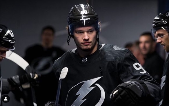 Крутое видео: Игрок «Тампы» Сергачев привез Кубок Стэнли в Нижнекамск