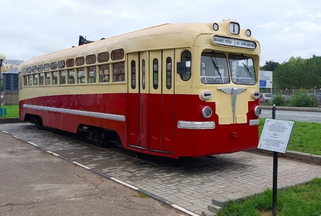 В Казани на Аллее Славы установили отреставрированный вагон МТВ-82