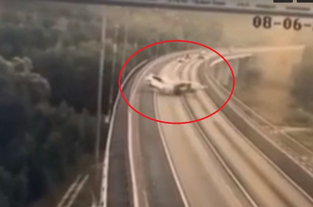 Видео: татарстанец на Hyundai Solaris погиб, протаранив лоб в лоб Kia Rio в Чувашии