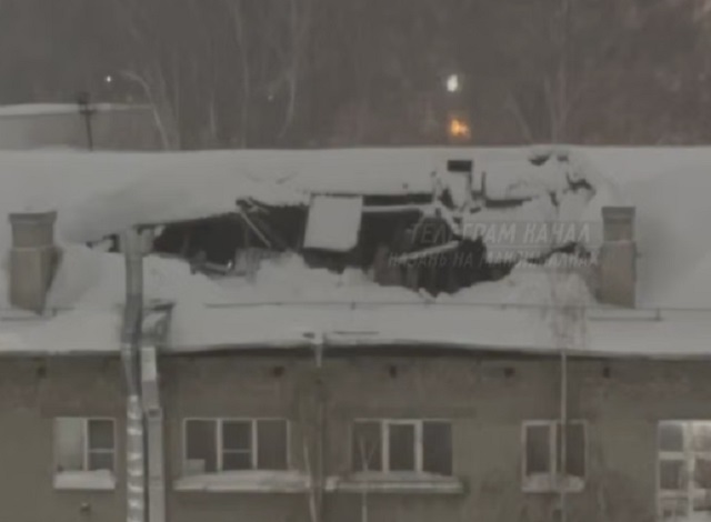 Крыша не выдержала снега: в Советском районе Казани обрушилась кровля пятиэтажки