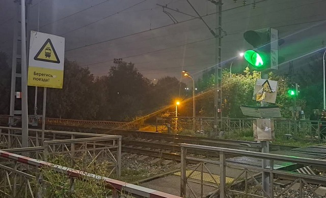 В Казани поезд насмерть сбил женщину, выскочившую на ж/д пути на красный свет