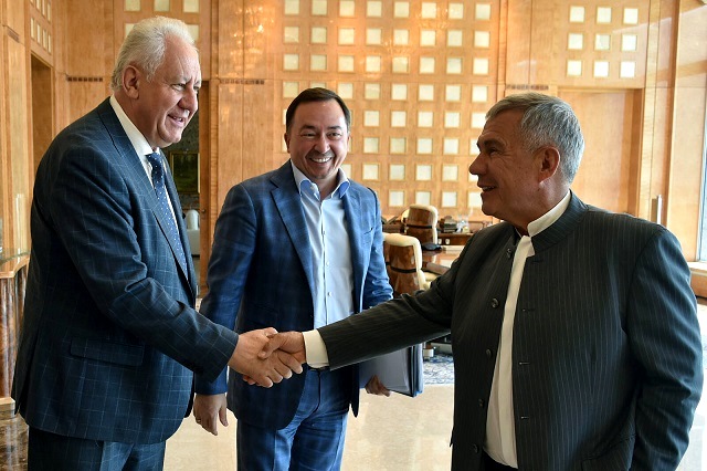 Минниханов обсудил с главой «Технодинамики» модернизацию авиационного завода в Казани