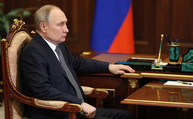 Владимир Путин поручил добиться отказа от пластиковой упаковки в пользу бумажной