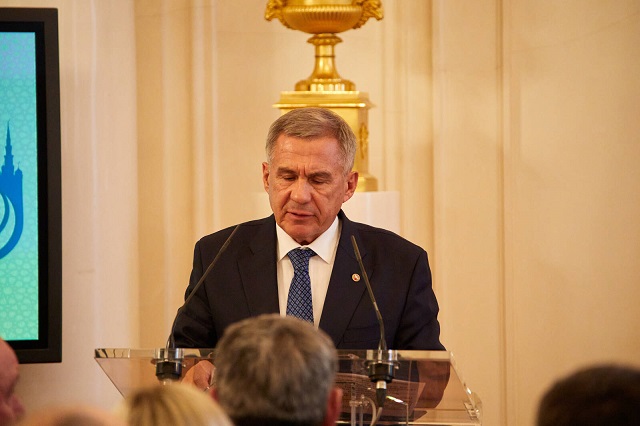 Минниханов внес изменения в статьи СК Татарстана о суррогатном материнстве