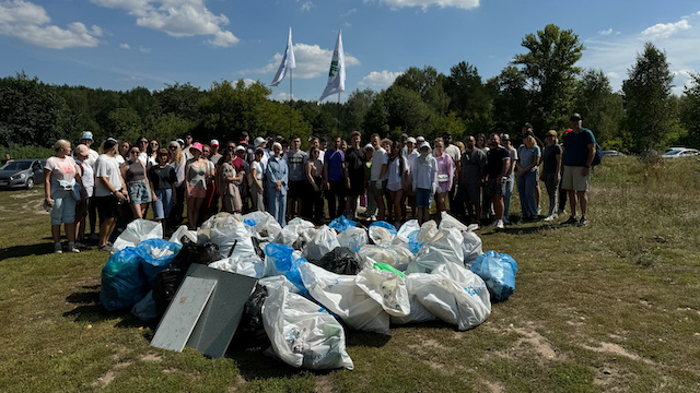 Участники экоакции в Татарстане очистили озеро Лесное, собрав 46 мешков мусора