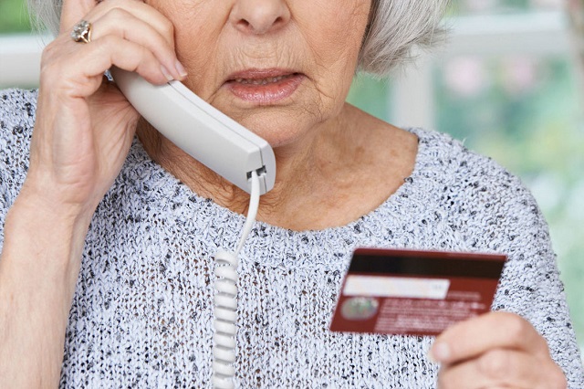 Лже-психолог из Испании «развел» пенсионерку из Набережных Челнов на 60 000 рублей