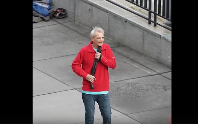 Разгуливающий с дробовиком мужчина у здания ООН поднял на уши полицию Нью-Йорка – видео