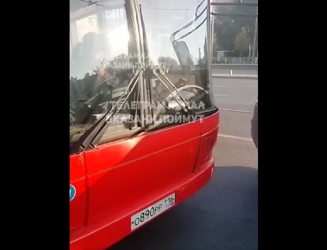 Прокуратура организовала проверку инцидента с высаженным кондуктором из автобуса ребенком в Казани
