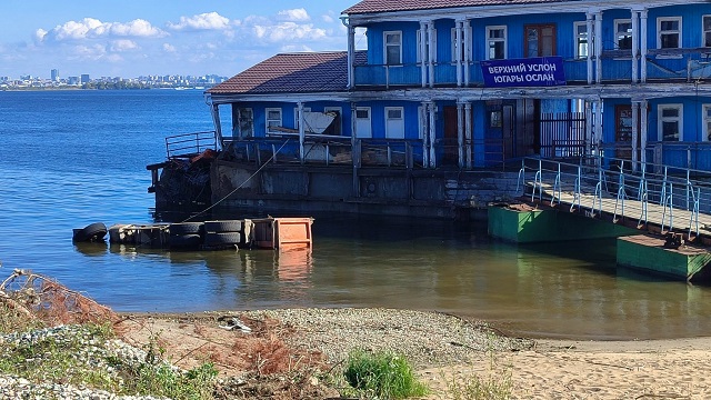 В Верхнем Услоне «КамАЗ» с щебнем упал в воду, водитель погиб