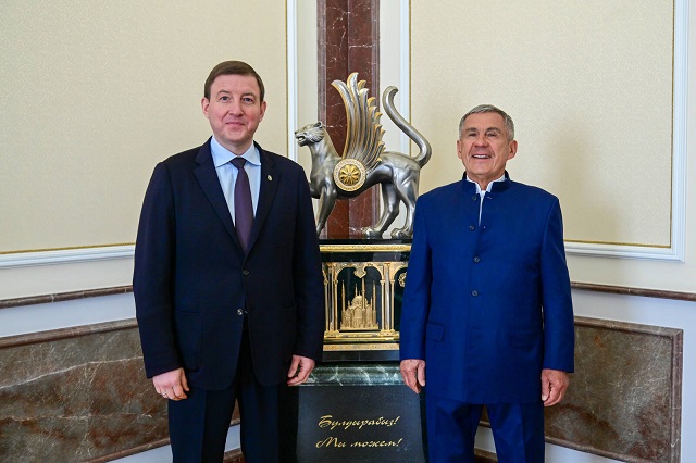 Минниханов поблагодарил Турчака за внимание татарам, проживающим на Алтае