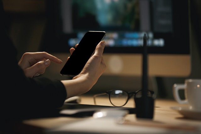 Участницы объединения «Мәрхәмәт — Милосердие» организуют горячую линию по поддержке бойцов