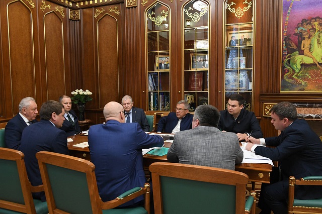 Минниханов встретился с гендиректором «Промышленных технологий» Шадриным